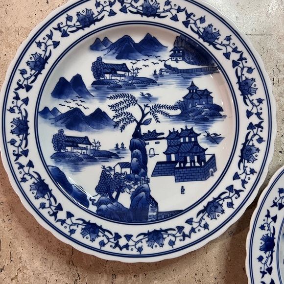 BOMBAY Made in China Pair of Heavy Porcelain Plates/Charges/Platters Blue&White - Picture 2 of 9